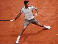 Federer begins grasscourt season with win over Millman in Halle