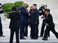 Những hình ảnh ấn tượng từ cuộc gặp lịch sử giữa Trump - Kim tại DMZ