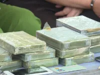 Bắt nữ đối tượng vận chuyển 11 bánh heroin