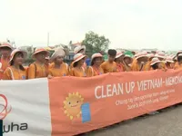Chung tay làm sạch sông Mekong