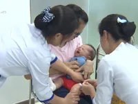 Trẻ được tiêm chủng vaccine đang giảm