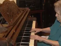 Cụ bà 108 tuổi chơi Piano hàng ngày