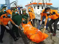 Nhận dạng thi thể thuyền viên tàu cá Nghệ An mất tích