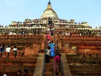 Myanmar cấm du khách leo lên các ngôi chùa ở Bagan