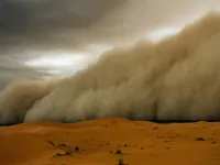 Bụi Sahara làm dịu các cơn bão ở Đại Tây Dương