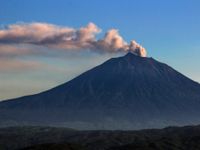 Indonesia cảnh báo an toàn bay do núi lửa phun trào