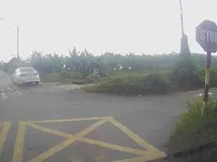 Bất cẩn khi qua đường ngang