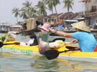 Hội An Cleanup - Nhóm bạn nước ngoài nhặt rác trên sông Thu Bồn