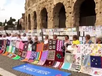 Triển l&atilde;m v&igrave; h&ograve;a b&igrave;nh lớn nhất thế giới