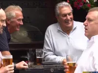 Qu&aacute;n bia &ldquo;Giải độc kỹ thuật số&rdquo; tại Anh