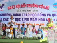 Quỹ Tấm lòng Việt chung vui ngày tựu trường cùng các em nhỏ tỉnh Hải Dương