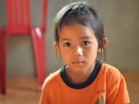 'Vì quá nghèo khổ, tôi chưa từng nghĩ đến có thể chữa bệnh cho con...'