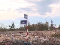 Rác thải tràn lan tại các khu vực ven biển Tuy Hòa, Phú yên