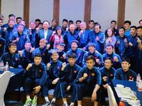 Vietnamese Ambassador to RoK presents gifts to U23 team