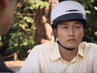 C&ocirc; g&aacute;i nh&agrave; người ta: Vừa dứt lời c&agrave; khịa xong, Khoa (Đ&igrave;nh T&uacute;) ăn ngay ph&aacute;t đấm