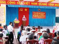 Thủ tướng tặng quà Tết đồng bào khó khăn ở Trà Vinh