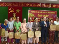 Mang Tết ấm đến người nghèo