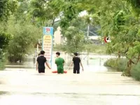 Người dân vùng lũ miền Trung: 'Nước lên nhanh quá, chúng tôi phải di tản khẩn cấp'