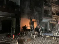 Cứu 5 người kẹt trong cửa hàng kinh doanh gas bị cháy ở Hà Nội