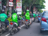 Softbank thúc đẩy đàm phán sáp nhập Grab với Gojek