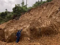 Vụ sạt lở tại Thủy điện Rào Trăng 3: Phá đá mở đường, nỗ lực thông tuyến trong ngày 22/10