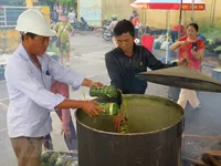 Thêm hơn 100 tỷ đồng và nhiều hiện vật ủng hộ người dân vùng 'rốn lũ'