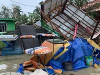 Bão Molave hoành hành đảo Luzon, 12 ngư dân Philippines mất tích