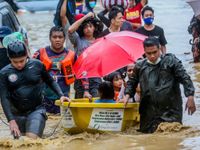 Philippines cứu hộ hàng nghìn người dân bị kẹt trong lũ lụt