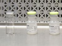 Hàng loạt khó khăn liên quan đến vaccine COVID-19, liệu các quốc gia nghèo có 'lực bất tòng tâm'?