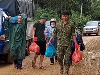 Ấm tình quân dân nơi vùng sạt lở Trà Leng