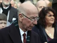 Sir Bobby Charlton mắc chứng mất trí nhớ