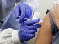 Pháp triển khai tiêm vaccine COVID-19 từ tháng 4/2021