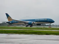 Vietnam Airlines xem xét sa thải tiếp viên nhiễm COVID-19 vi phạm cách ly