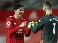 United hit Leeds for six, Leicester win at Spurs