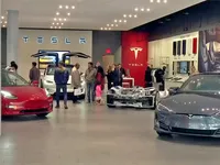 Giá cổ phiếu của Tesla đạt kỷ lục sau thông báo phát hành cổ phiếu