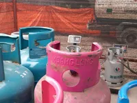 Hà Nội: Bắt quả tang cơ sở sang chiết gas trái phép ven đại lộ Thăng Long