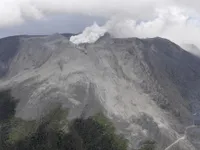 Núi lửa Shindake phun trào tại Nhật Bản