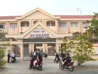 Học sinh THPT Cần Thơ đi học trở lại