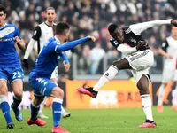 Juventus ease to win over 10-man Brescia