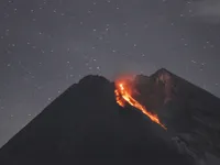 Núi lửa Merapi tại Indonesia phun trào