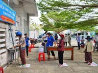 Máy 'ATM gạo' cho người khó khăn ở Bình Thuận