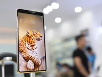 Trên tay Bphone B86 mới ra mắt: Thiết kế viền đều mượt mà 'không tì vết'