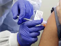 Sanofi tăng tốc trong cuộc đua phát triển vaccine ngừa COVID-19