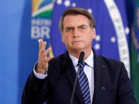 Tổng thống Brazil tháo khẩu trang trò chuyện dù mắc COVID-19