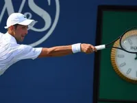 Djokovic rolls on at Western and Southern Open, Murray eliminated