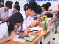 Học sinh được sử dụng điện thoại trong lớp - Thầy cô, phụ huynh nghĩ gì?