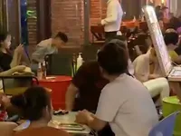 Phố Bùi Viện náo nhiệt trở lại sau giãn cách xã hội