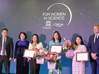Three female scientists receive awards