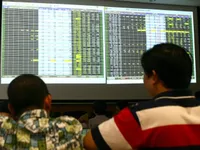 Prolonged caution pulls VN stocks for a third straight day