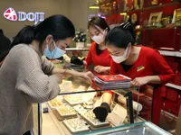 Shares narrow losses, fewer gold buyers on the God of Wealth Day